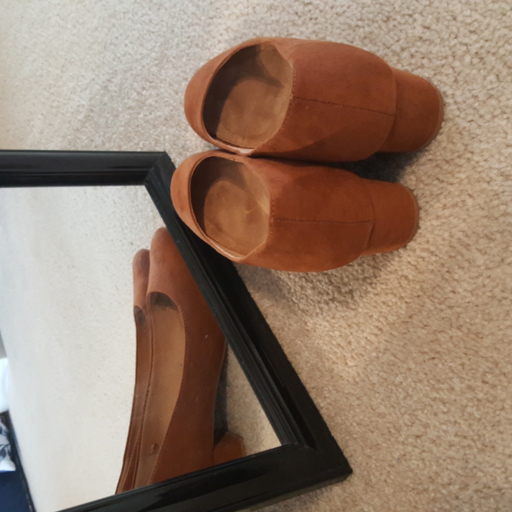 Old Navy Suede Pumps - Picture 2 of 5